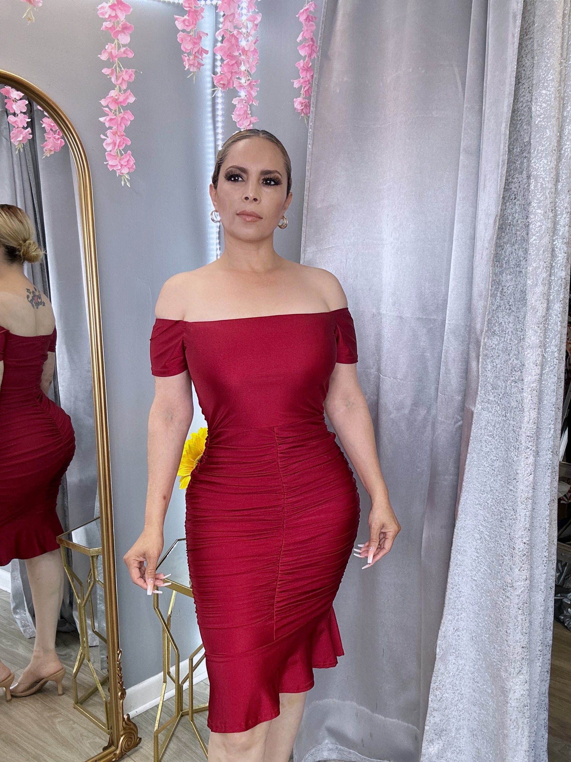 first dates red dress What Do You Wear on First Dates? A Dress? A T-Shirt?